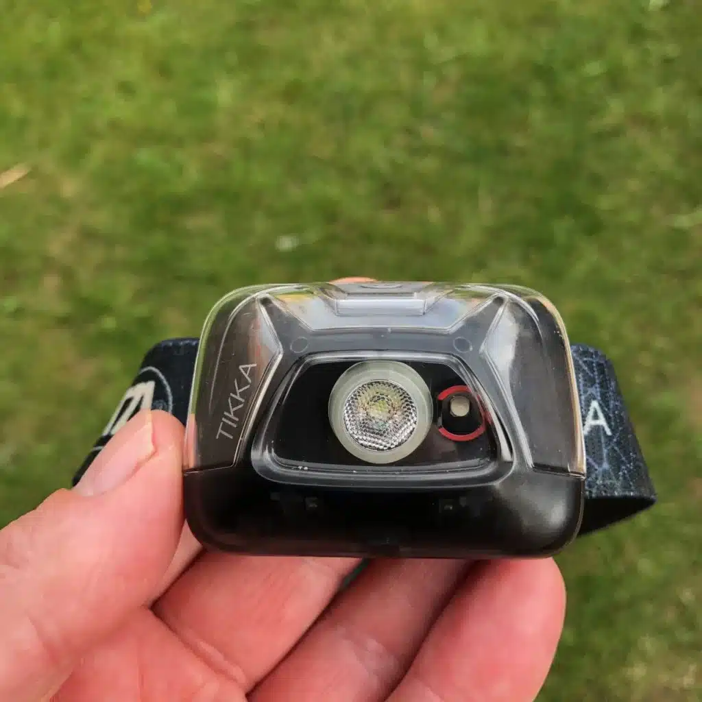 lampe frontale tikka avec lumière rouge pour un éclairage de proximité et un faisceau large