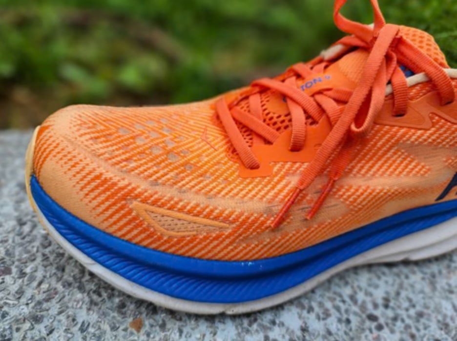 cette hoka clifton 9 a une mousse eva à l’ avant pied