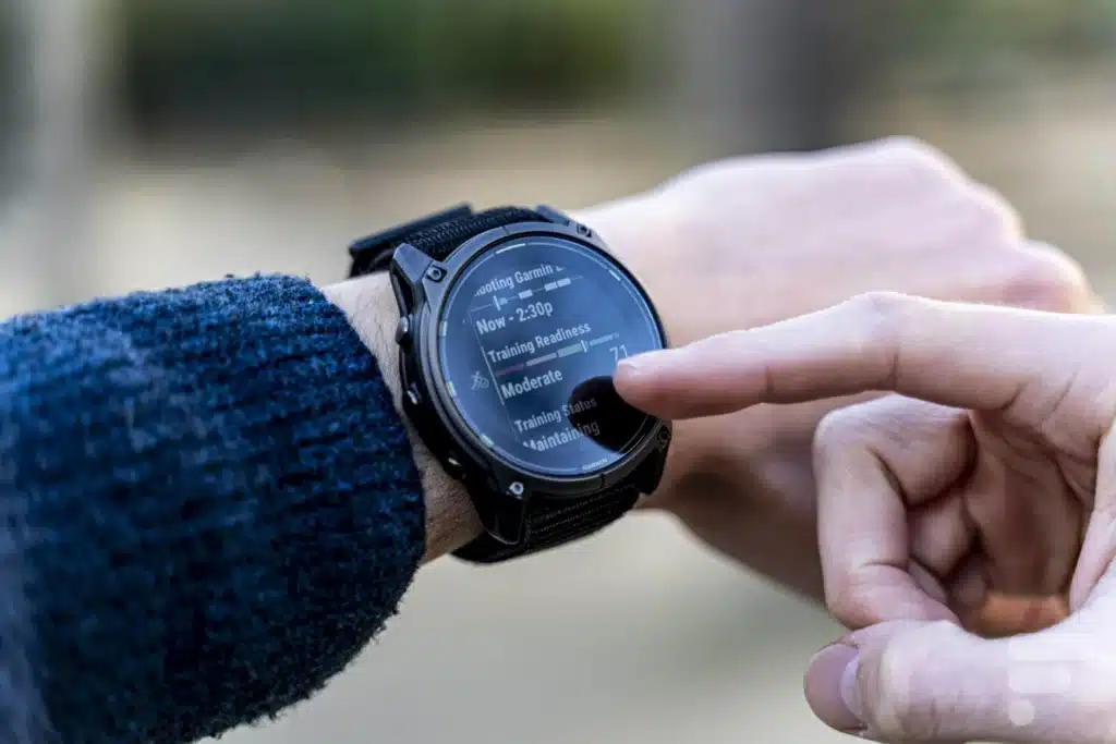 montre gps l'enduro 2 haut de gamme comme la fenix 6x pro solar avec une prise en main facile