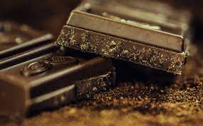 accidents vasculaires cérébraux, maladies cardiovasculaires, fève de cacao, calorie chocolat noir 70 1 carré, carrés de chocolat noir calorie, poids d'un carré de chocolat