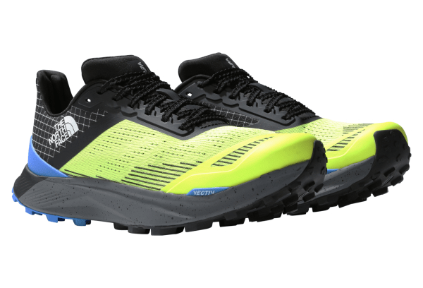 Chaussures de trail en stock pour toutes distances et sols meubles, plaque de carbone