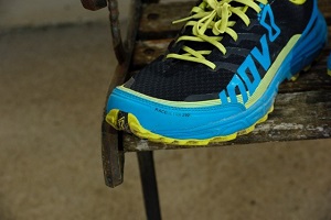 Vous pouvez admirer le pare pierre de cette chaussure Inov-8. © Testeurs Outdoor