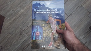 Mon exemplaire de ce livre sur l'entrainement running en montagne. © Testeurs-Outdoor