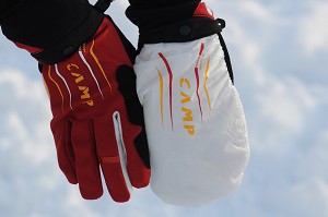 Vpus pouvez utiliser ces gants sport Camp avec ou sans surmoufle. © Testeurs-Outdoor