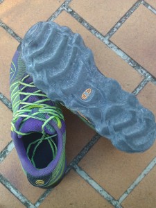 Trail chaussure : Regardez la forme particulière de ces semelles :)