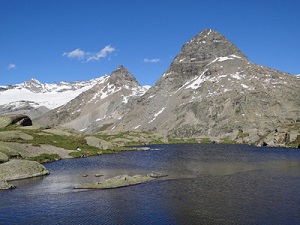 Voir un lac en montagne vous demandera de bonnes qualités de grimpeur.