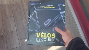 Voici la couverture de ce livre vélos de course. © Testeurs Outdoor