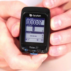 Le compteur vélo Bryton Rider 21T est effectivement très petit... © Bryton