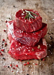 Un bon morceau de viande rouge est source de protéines